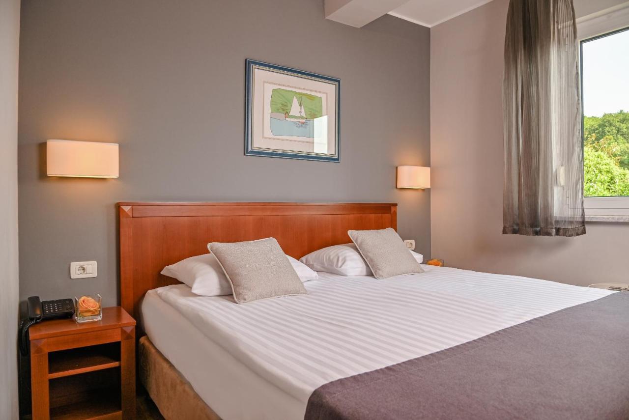 Hotel Laurus - Liburnia Opatija Exterior photo